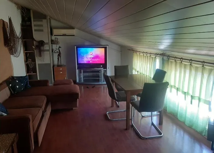 Sea View Apartment In The Center Of Pula